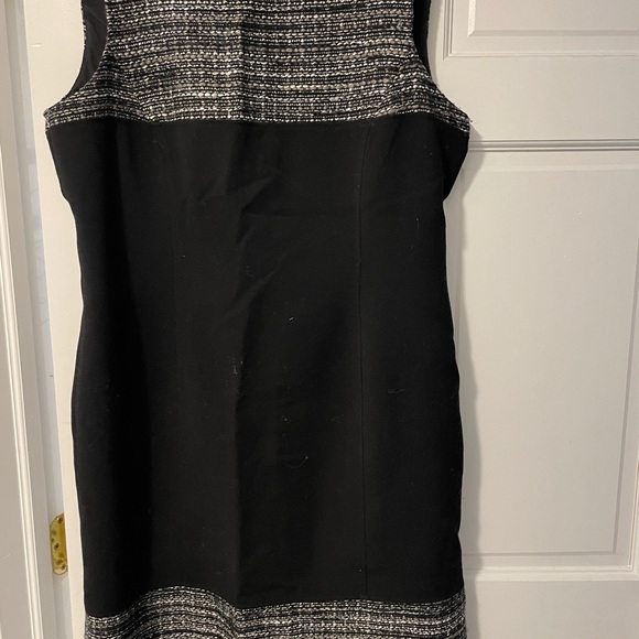 Beautiful Tahari size 16 dress. Great detailing. - Picture 2 of 5